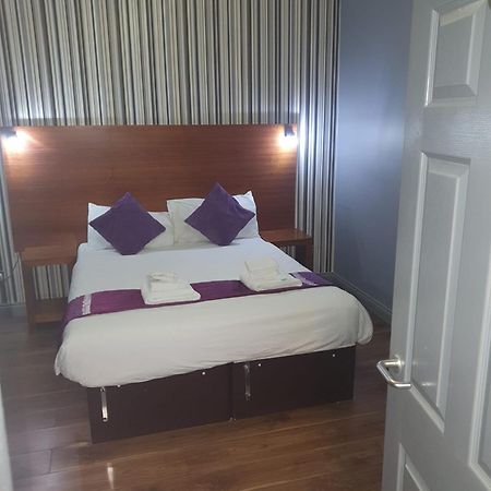 Bennetts Hotel Лонг Итън Екстериор снимка