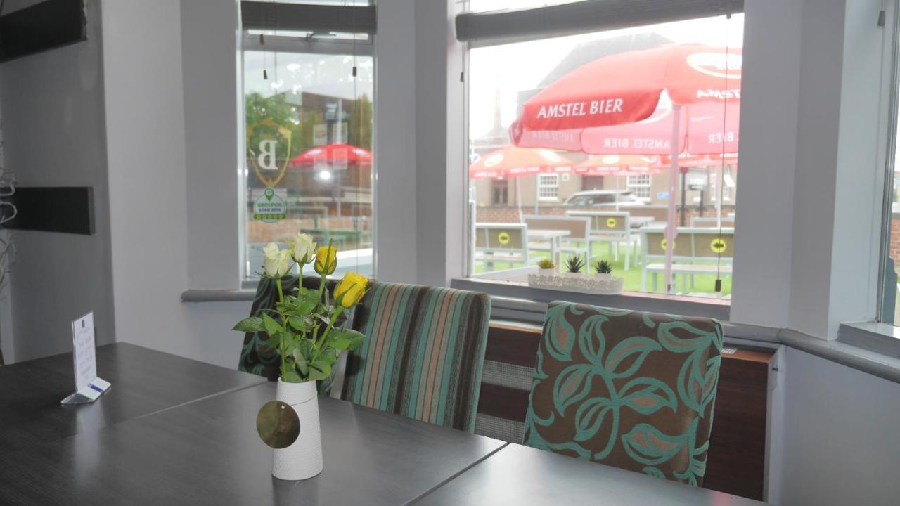 Bennetts Hotel Лонг Итън Екстериор снимка