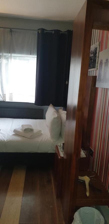 Bennetts Hotel Лонг Итън Екстериор снимка