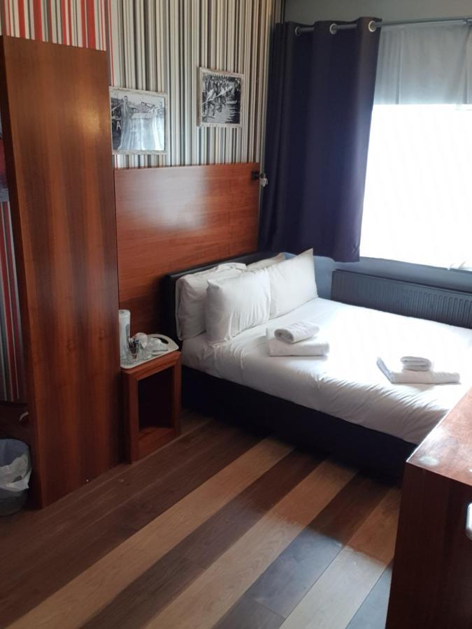 Bennetts Hotel Лонг Итън Екстериор снимка
