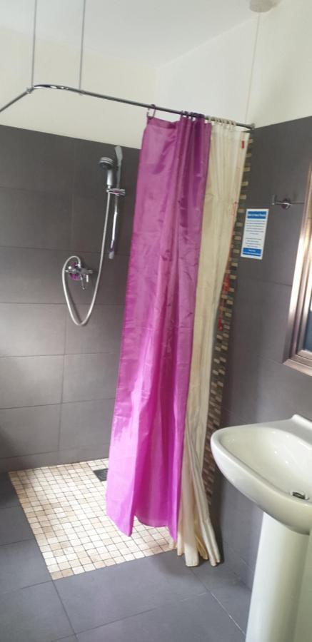 Bennetts Hotel Лонг Итън Екстериор снимка