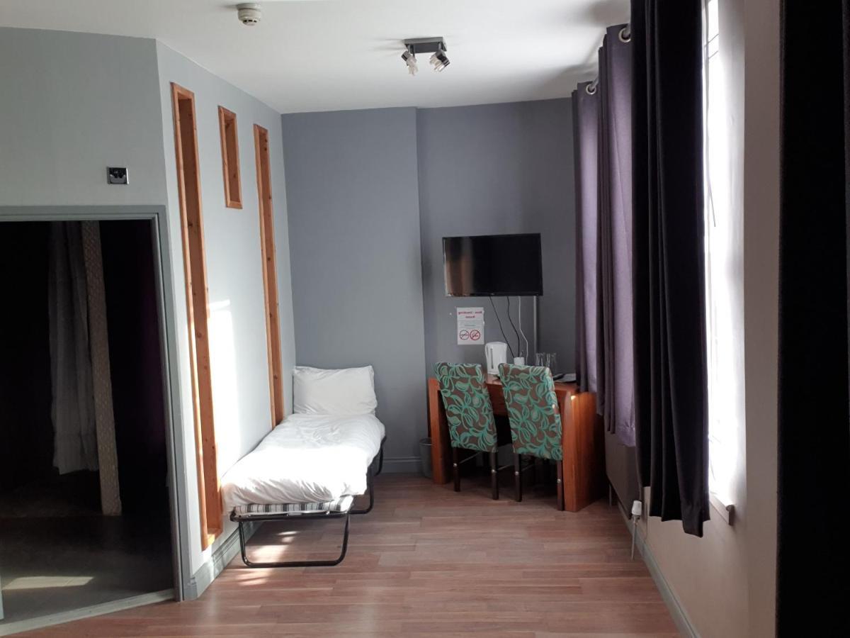 Bennetts Hotel Лонг Итън Екстериор снимка