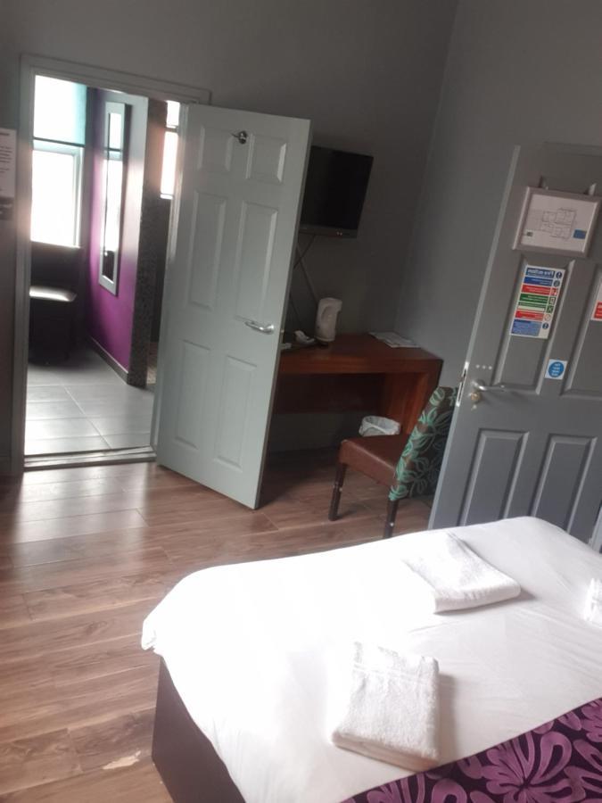 Bennetts Hotel Лонг Итън Екстериор снимка
