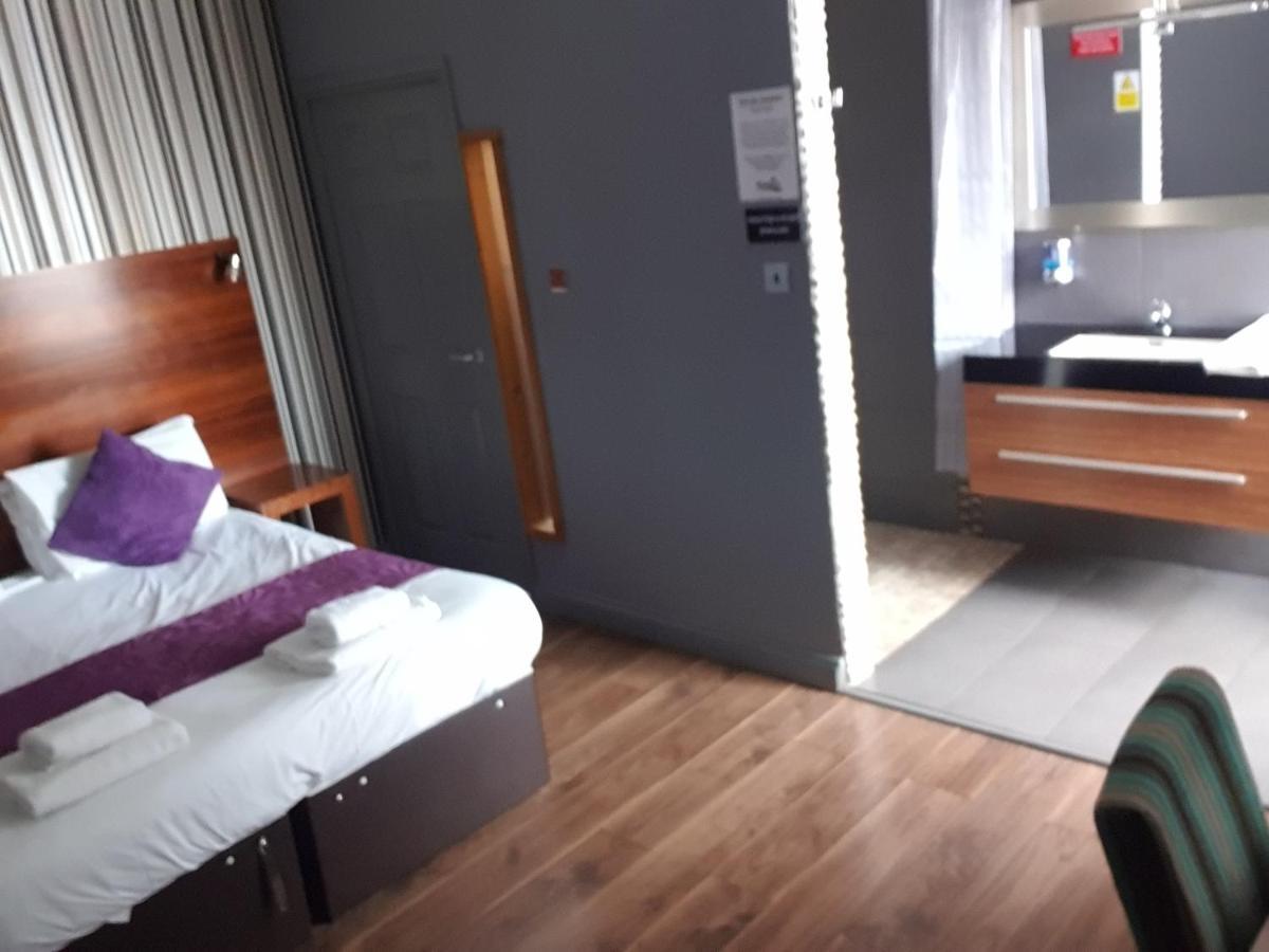 Bennetts Hotel Лонг Итън Екстериор снимка
