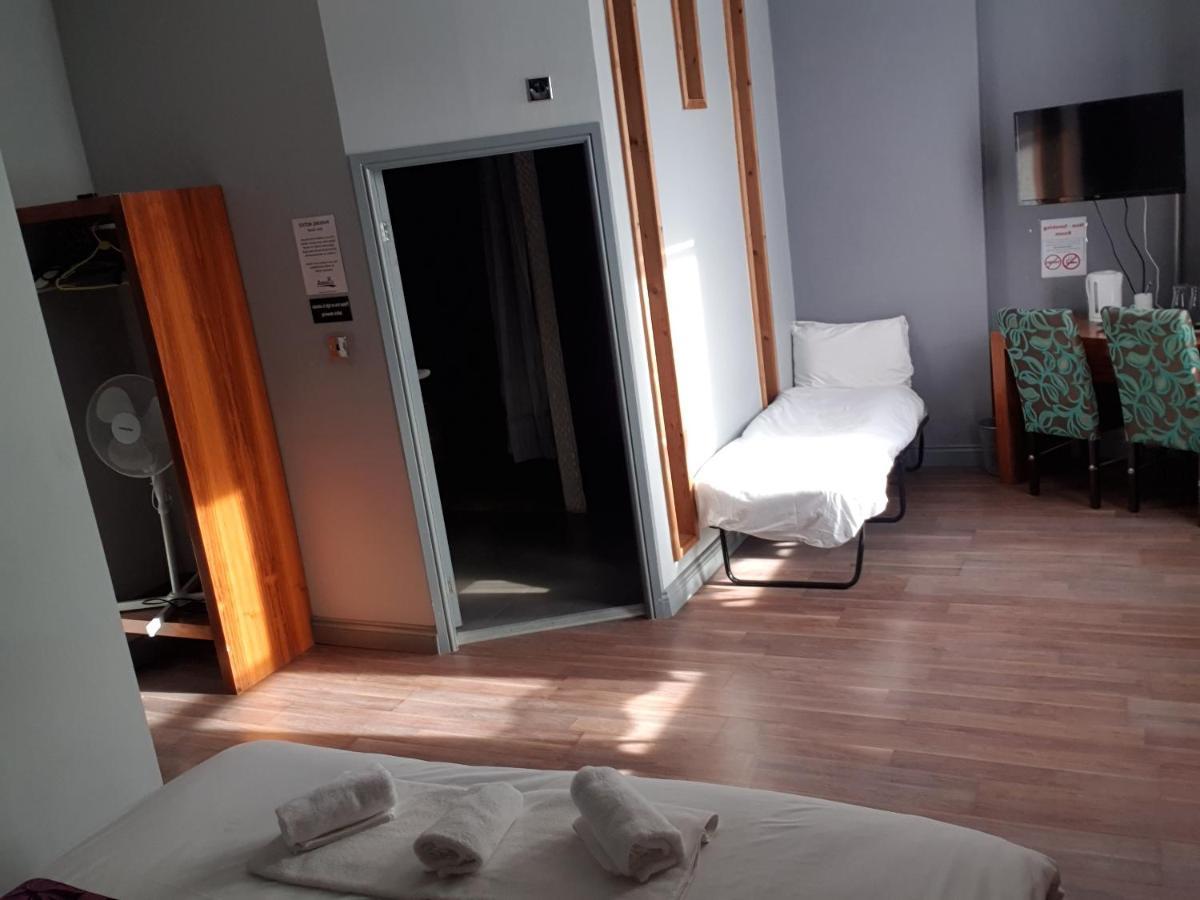 Bennetts Hotel Лонг Итън Екстериор снимка
