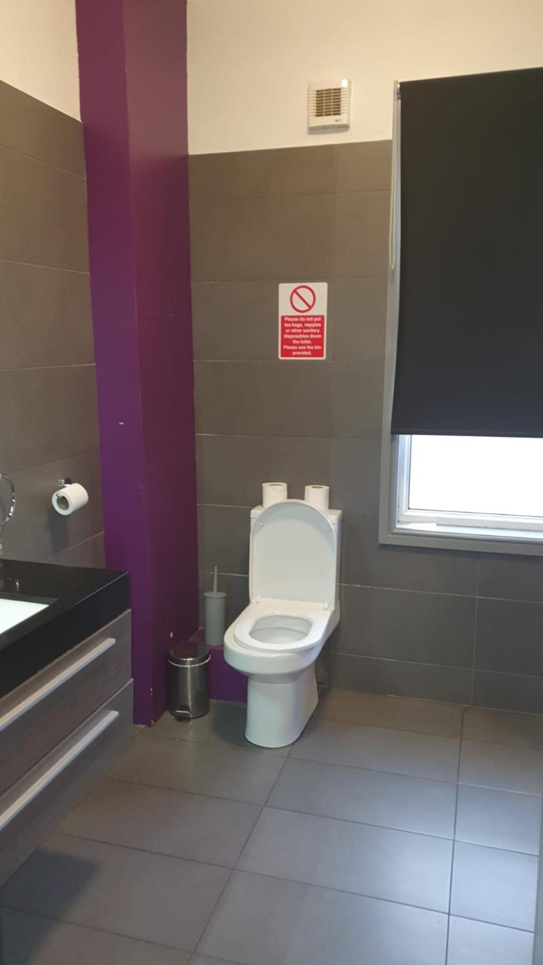Bennetts Hotel Лонг Итън Екстериор снимка