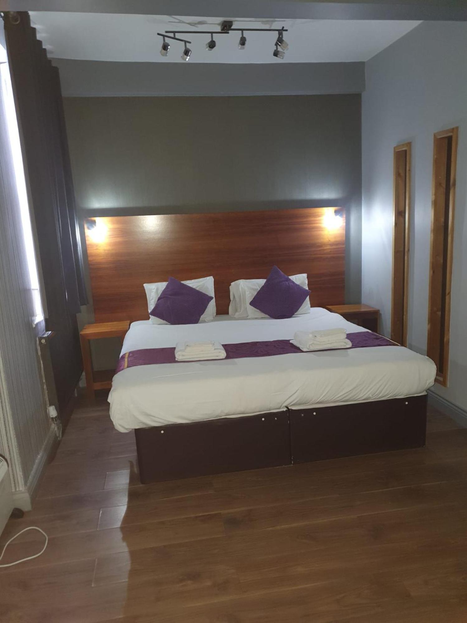 Bennetts Hotel Лонг Итън Екстериор снимка