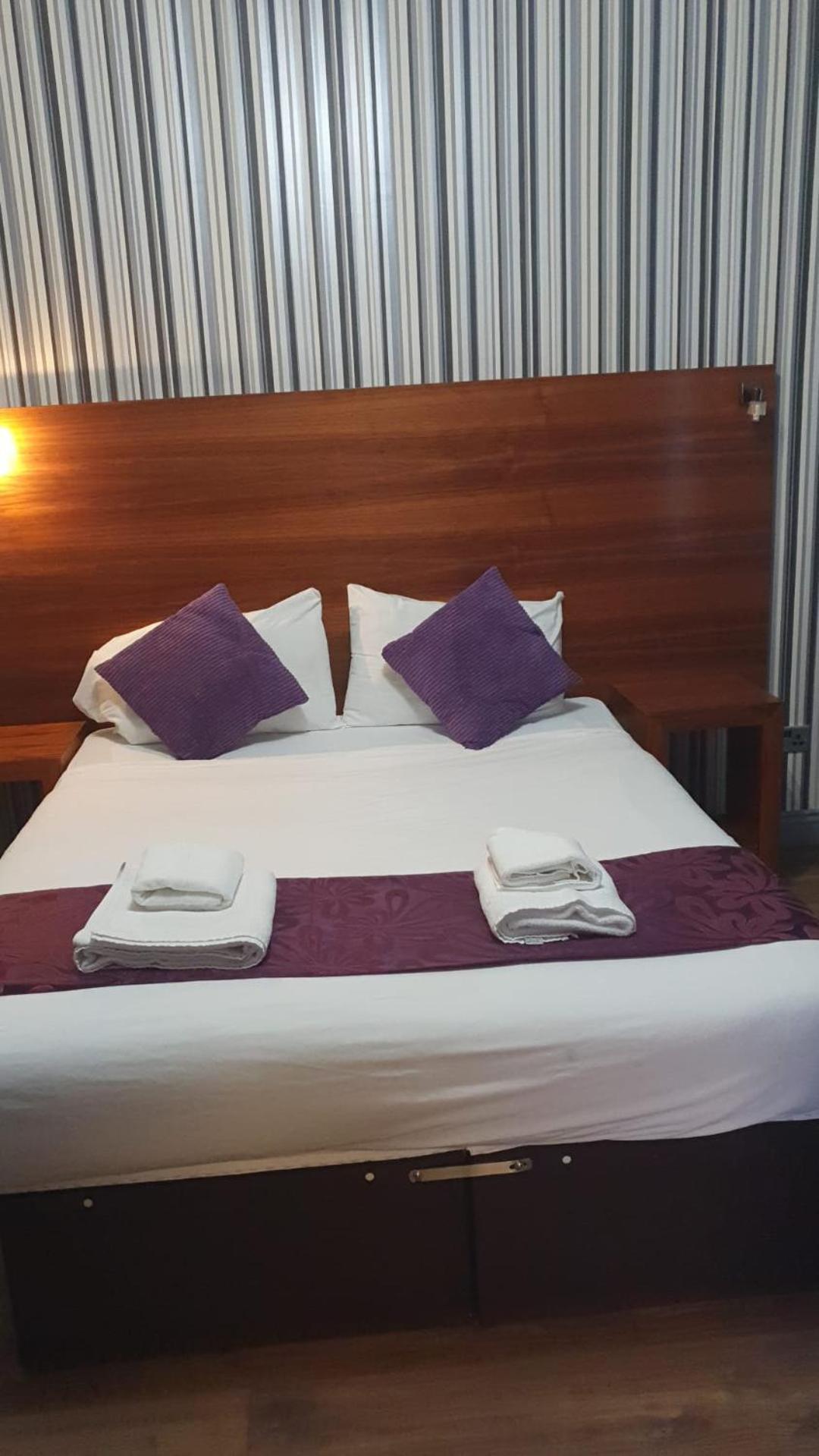 Bennetts Hotel Лонг Итън Екстериор снимка
