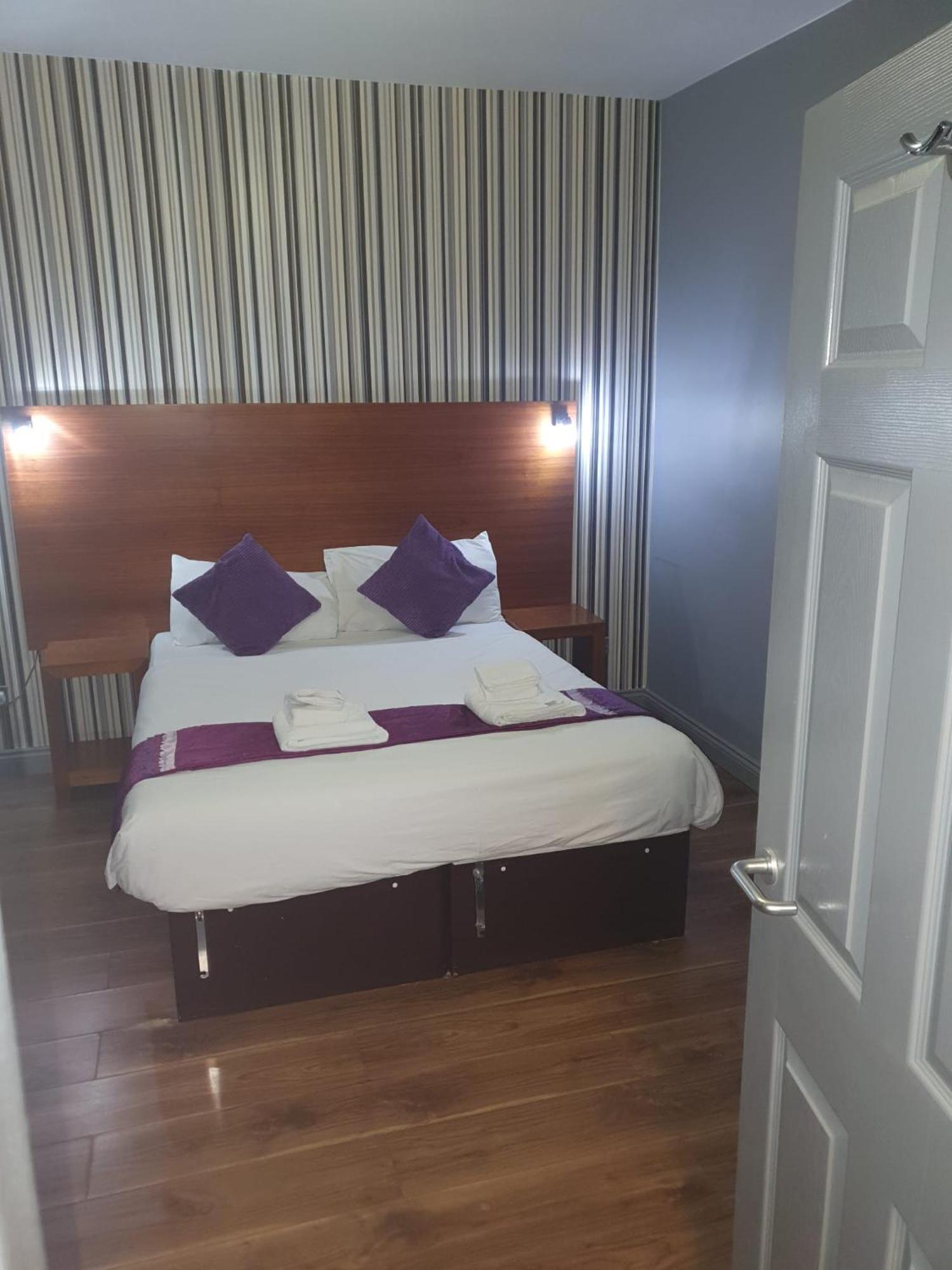 Bennetts Hotel Лонг Итън Екстериор снимка