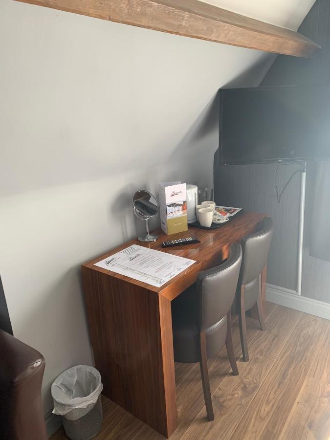 Bennetts Hotel Лонг Итън Екстериор снимка